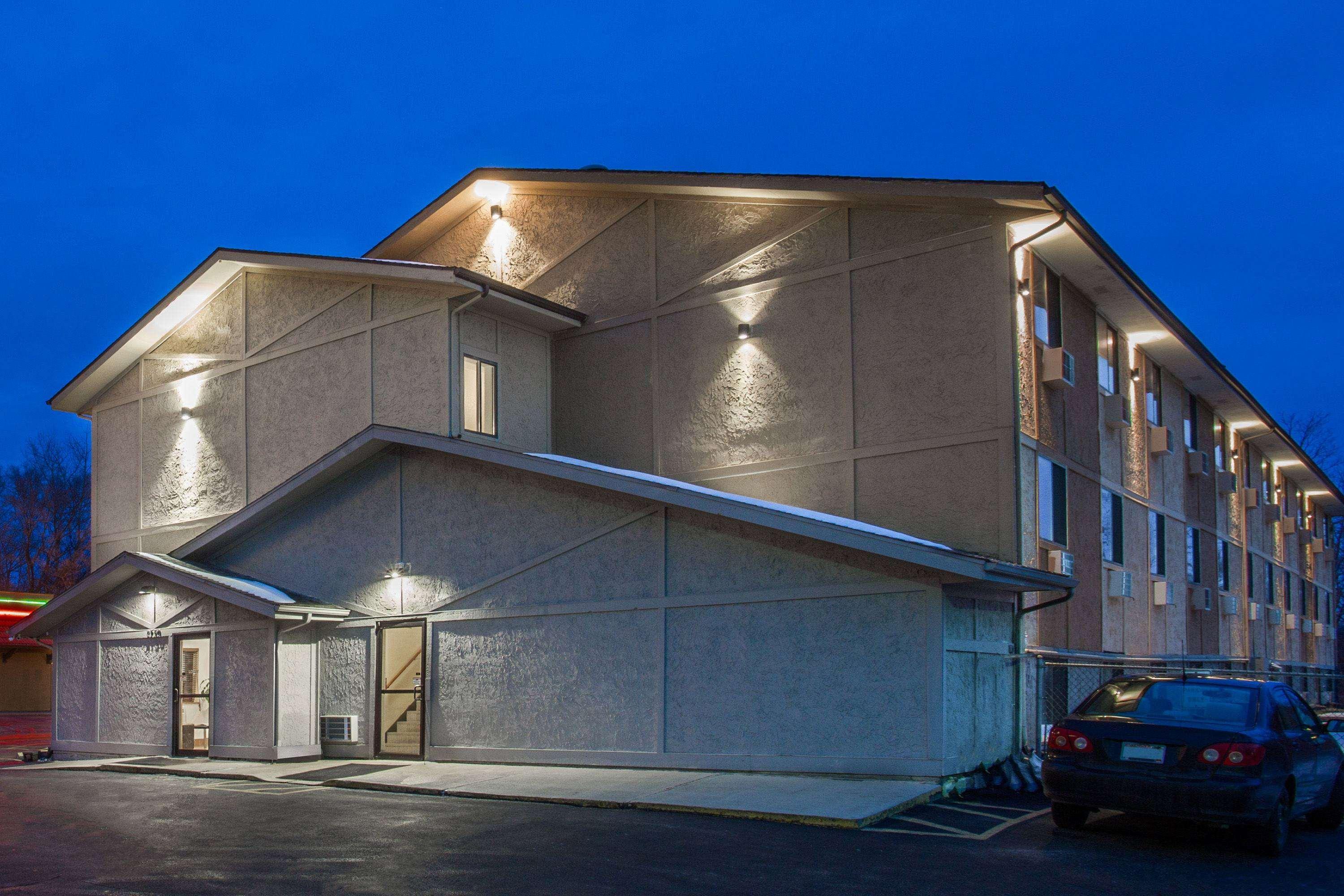 Super 8 By Wyndham Dubuque Μοτέλ Εξωτερικό φωτογραφία